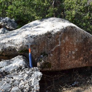 Quarry G04B. Block with a presumed seal hole